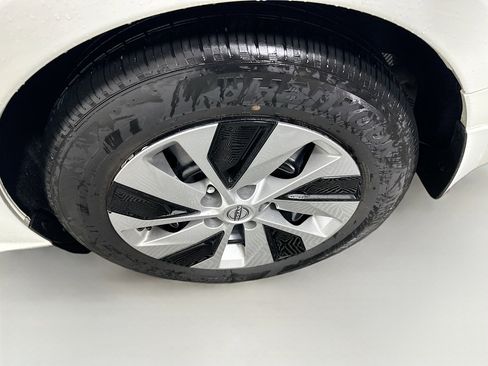 Used 2024 Nissan Altima 2.5 S image 11