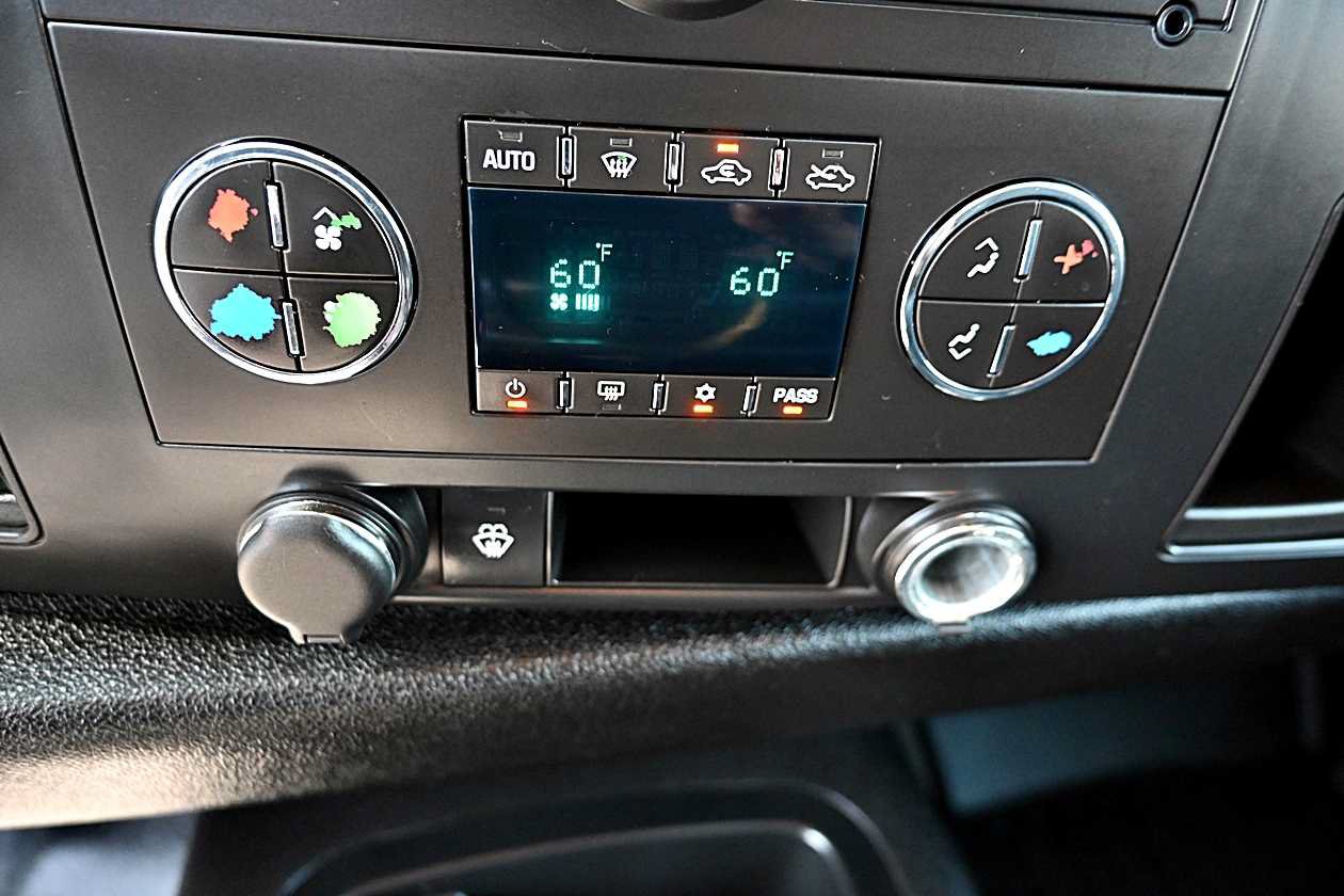 Used 2008 Chevrolet Silverado 2500 LT w/ 2LT Convenience Package RWD image 24