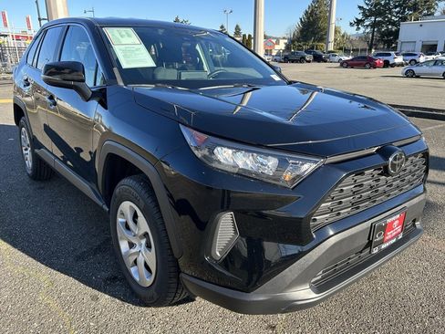 Certified 2022 Toyota RAV4 LE image 3