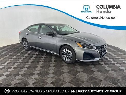 Used 2025 Nissan Altima 2.5 SV FWD image 1