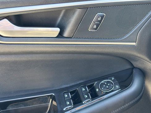 Used 2018 Ford Edge SEL w/ Equipment Group 201A AWD/4WD image 18