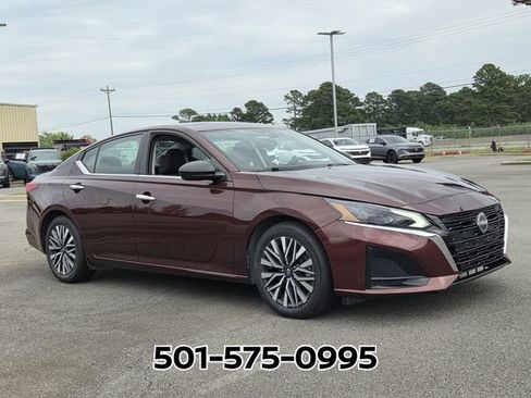 Used 2024 Nissan Altima 2.5 SV FWD image 4