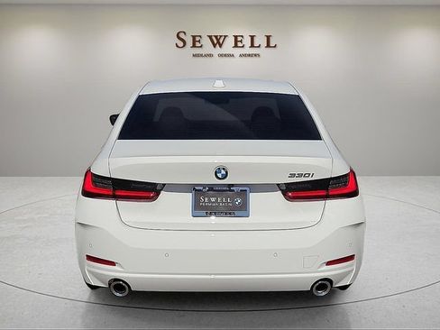 New 2026 BMW 330i Sedan w/ Convenience Package RWD image 4