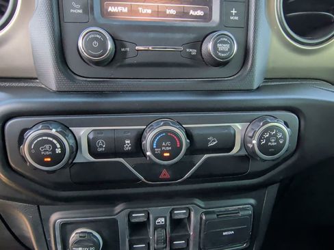 Used 2020 Jeep Wrangler Unlimited Sport S image 25