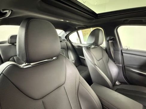 Used 2025 BMW 330i xDrive Sedan w/ Convenience Package image 32