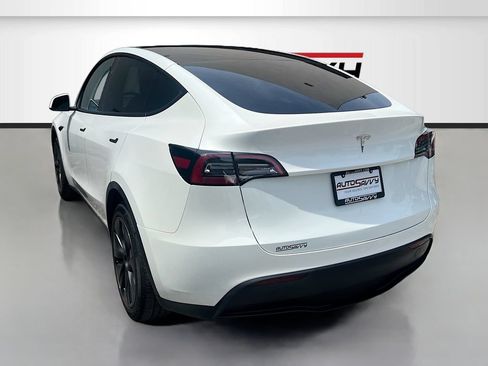Used 2024 Tesla Model Y Long Range RWD image 5