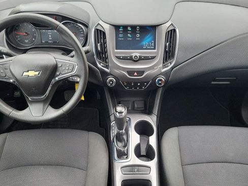 Used 2017 Chevrolet Cruze LT FWD image 25
