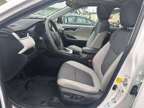 Used 2022 Toyota RAV4 XLE w/ Convenience Package AWD/4WD image 12