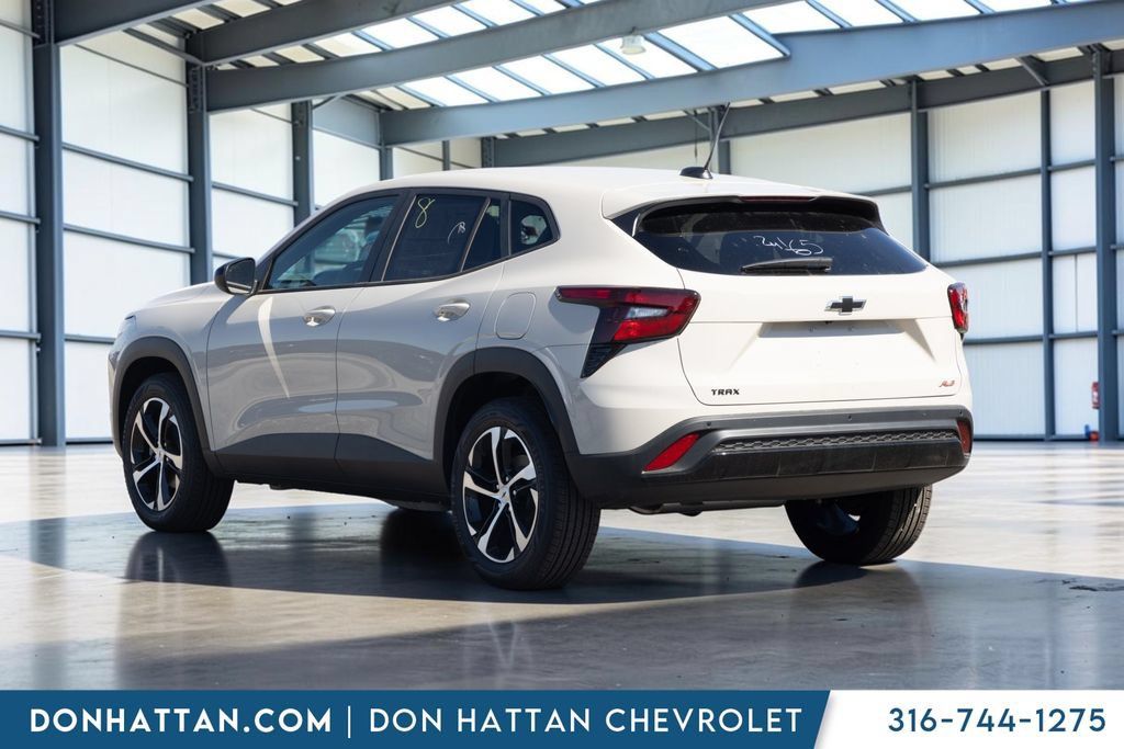 New 2026 Chevrolet Trax RS w/ Sunroof Package FWD image 26