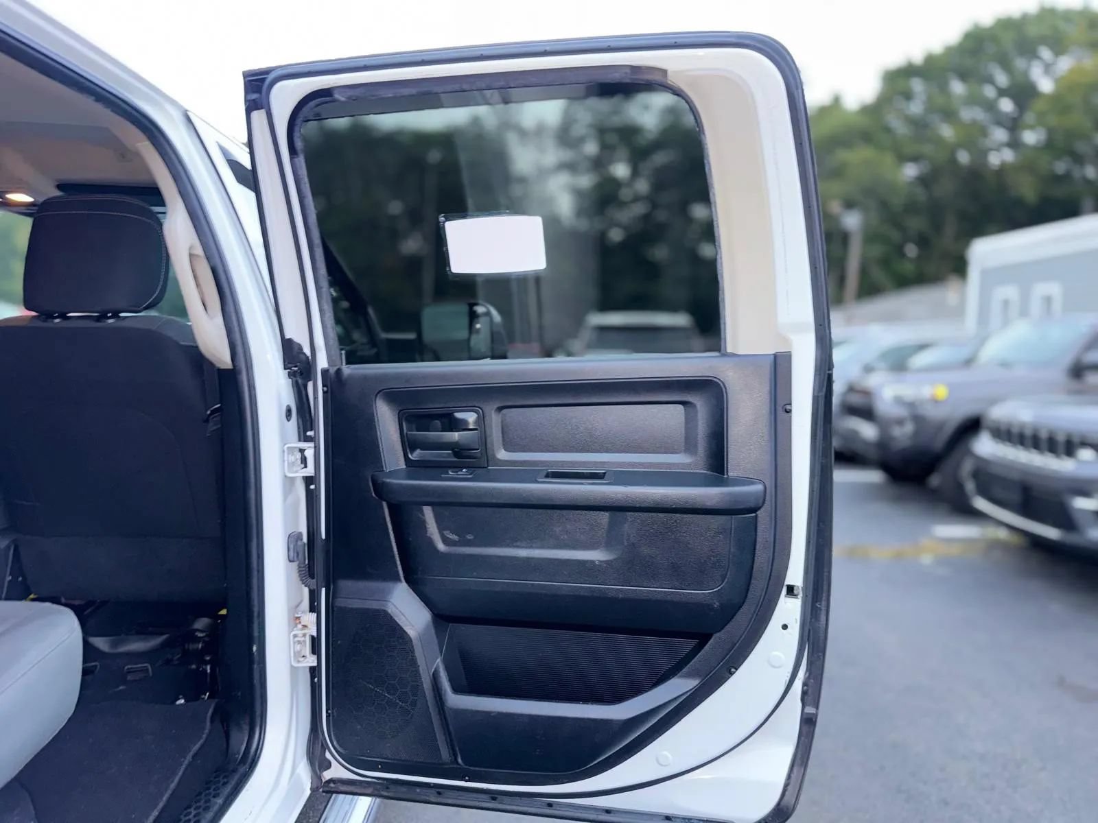 Used 2018 RAM 2500 Tradesman w/ Chrome Appearance Group AWD/4WD image 23