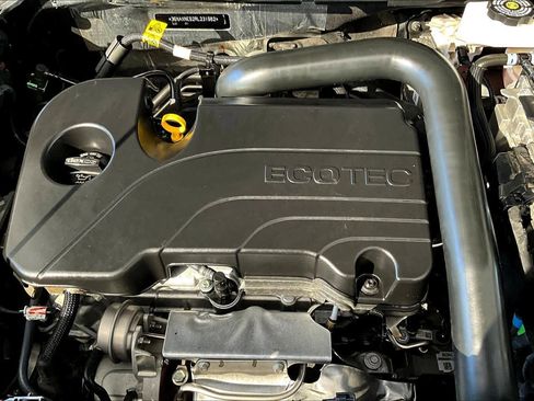 Used 2024 Chevrolet Equinox Premier image 31