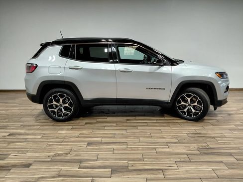 Used 2025 Jeep Compass Limited w/ Sun & Sound Group AWD/4WD image 26
