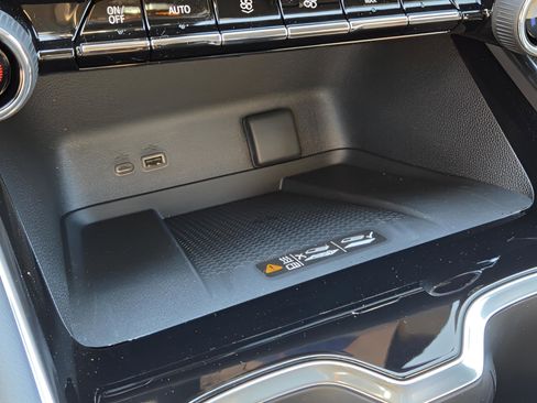 New 2026 Chevrolet Traverse RS w/ LPO, Floor Liner Package image 9