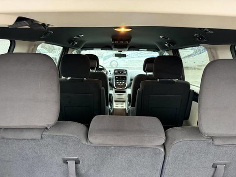 Used 2016 Dodge Grand Caravan SE image 29
