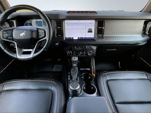 Used 2024 Ford Bronco Badlands image 7