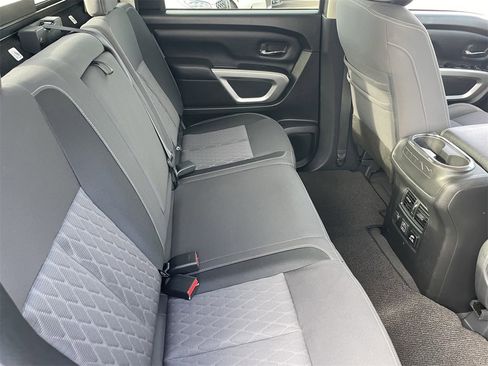 Used 2021 Nissan Titan SV w/ SV Convenience Package image 12