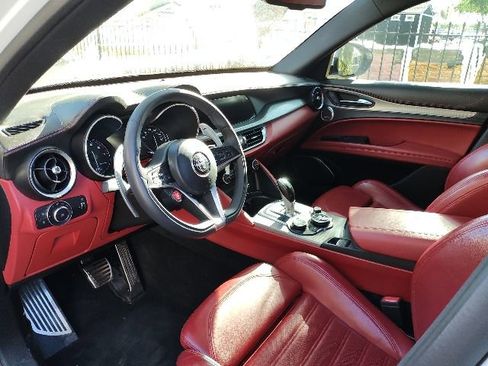 Used 2019 Alfa Romeo Stelvio Ti Sport w/ Quick Order Package 22S Sport AWD/4WD image 2