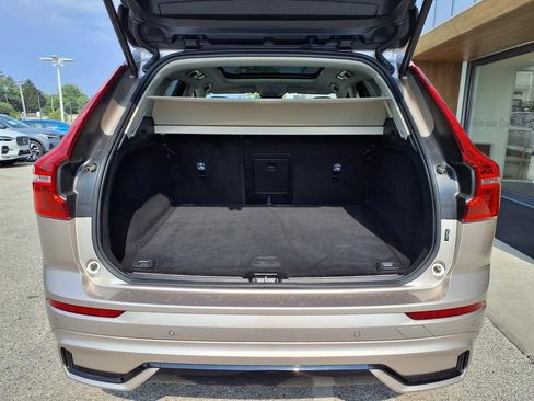 Used 2023 Volvo XC60 B5 Plus AWD/4WD image 6
