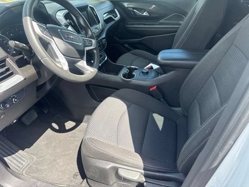 Used 2024 GMC Terrain SLE FWD image 9