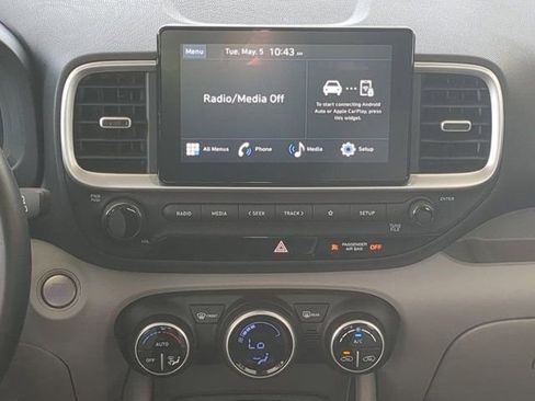 Used 2025 Hyundai Venue SEL FWD image 16