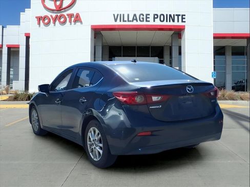 Used 2016 MAZDA MAZDA3 i Grand Touring image 2