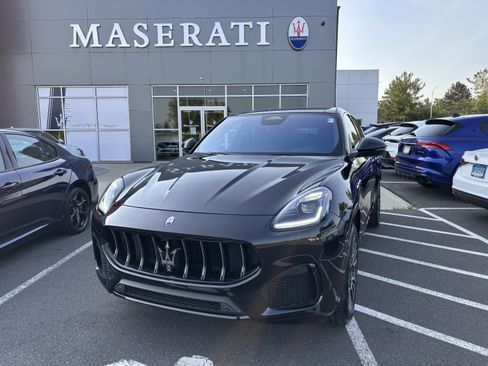Used 2025 Maserati Grecale Folgore AWD/4WD image 1