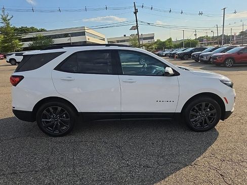 Used 2023 Chevrolet Equinox RS AWD/4WD image 2
