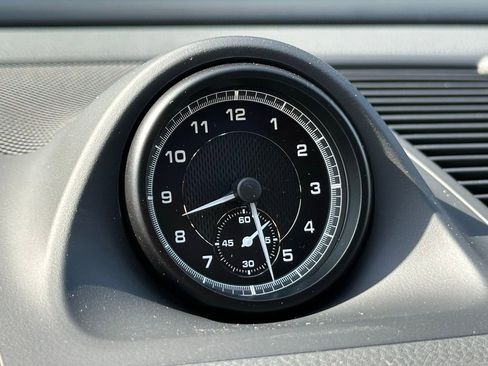 Used 2025 Porsche Macan image 24