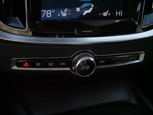 Used 2019 Volvo S60 T6 Momentum w/ Premium Package image 23