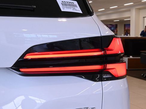 Used 2025 BMW X5 xDrive50e image 11