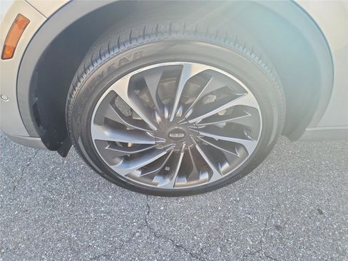 Used 2020 Lincoln Aviator Reserve w/ Equipment Group 202A image 9