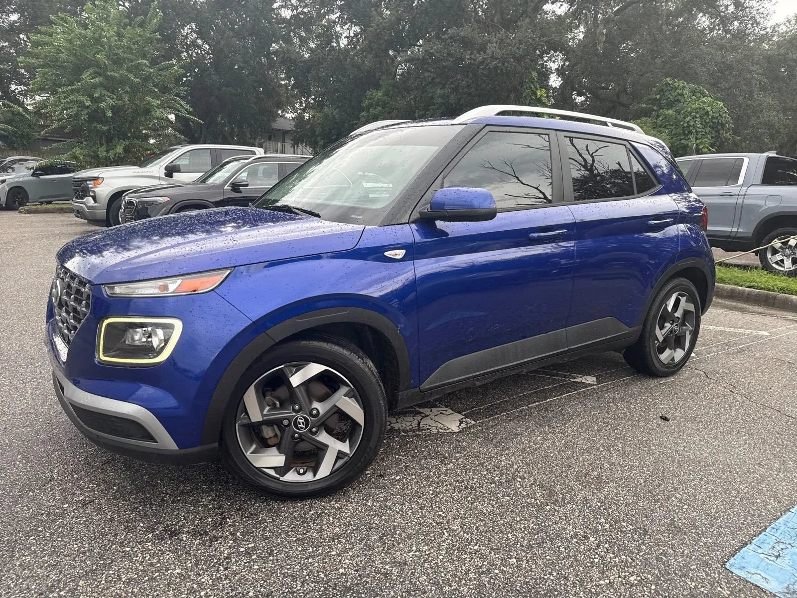 Used 2022 Hyundai Venue Limited FWD image 4