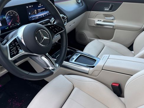 Certified 2025 Mercedes-Benz GLA 250 image 12