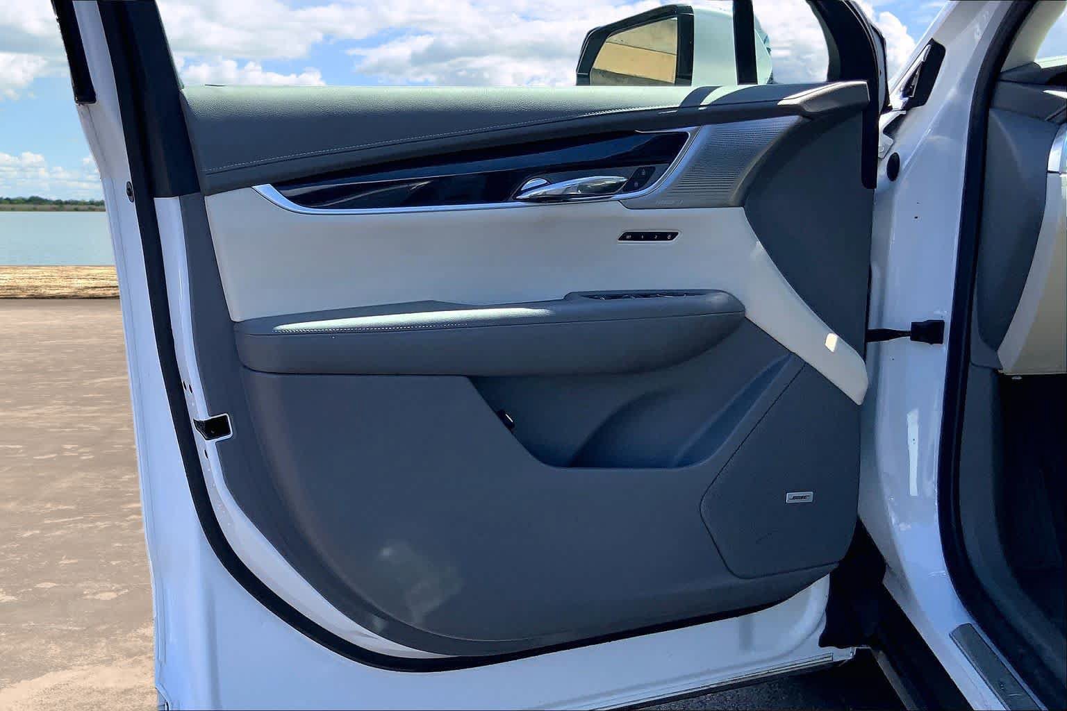 Used 2023 Cadillac XT6 Premium Luxury w/ Technology Package FWD image 27
