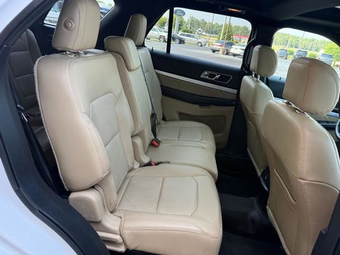 Used 2016 Ford Explorer XLT w/ Equipment Group 202A FWD image 17