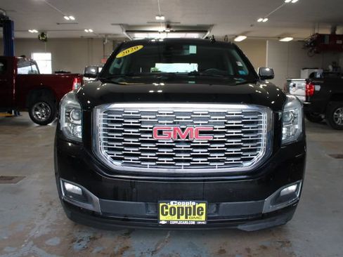 Used 2020 GMC Yukon Denali w/ Denali Ultimate Black Edition AWD/4WD image 2