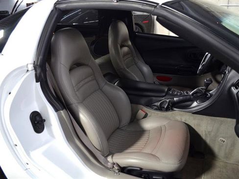 Used 2004 Chevrolet Corvette Coupe w/ Preferred Equipment Group image 20