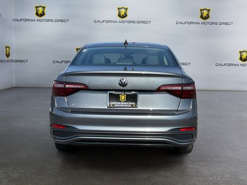 Used 2024 Volkswagen Jetta SE FWD image 6