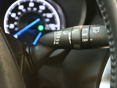 Used 2022 Toyota Venza XLE image 69