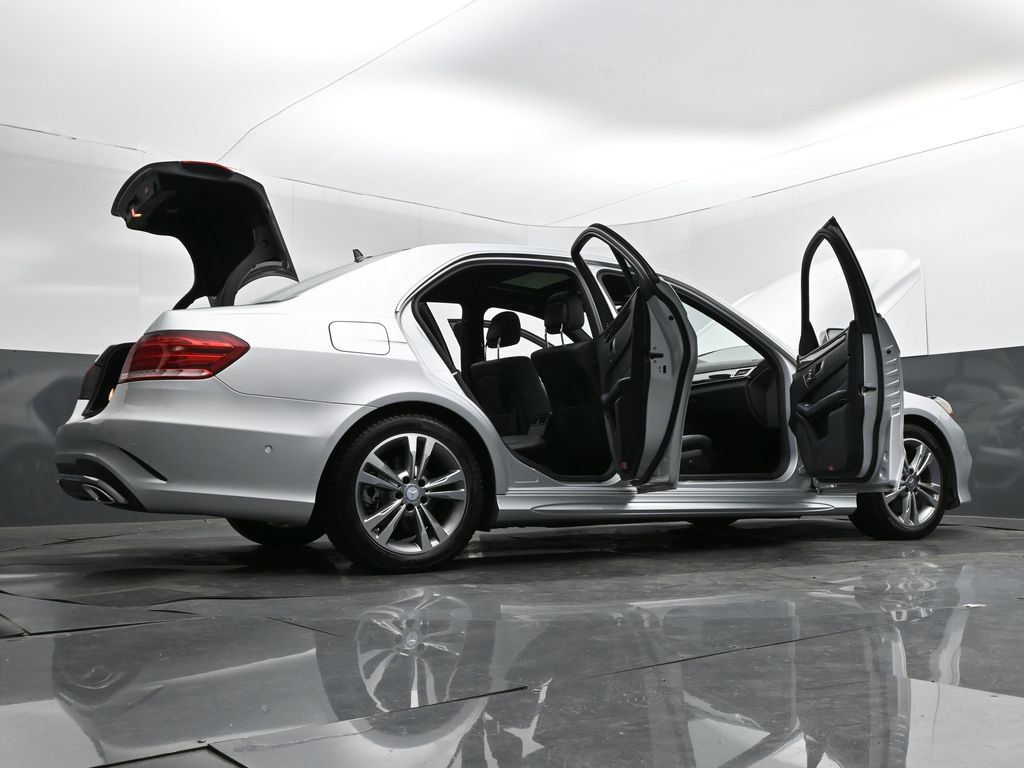 Used 2014 Mercedes-Benz E 250 BlueTEC Sedan image 35