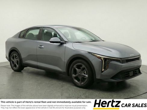Used 2025 Kia K4 LXS FWD image 1