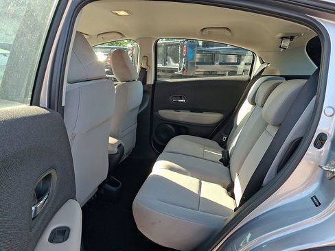 Used 2019 Honda HR-V LX image 9