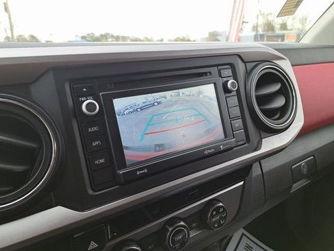 Certified 2018 Toyota Tacoma SR5 image 18