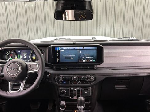 Used 2025 Jeep Wrangler Unlimited Sahara w/ Safety Group image 33