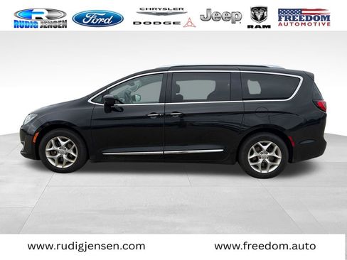 Used 2018 Chrysler Pacifica Touring-L Plus FWD image 2
