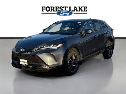 Used 2023 Toyota Venza LE image 3