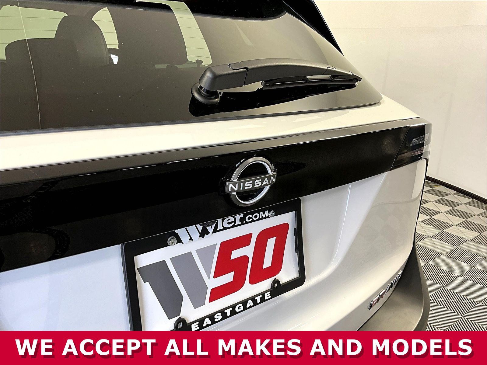 Certified 2025 Nissan Kicks SR w/ SR Premium Package AWD/4WD image 22