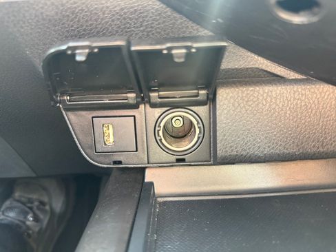 Used 2023 Toyota Camry SE FWD image 31