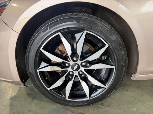 Used 2018 Chevrolet Malibu LT w/ True North Edition FWD image 28