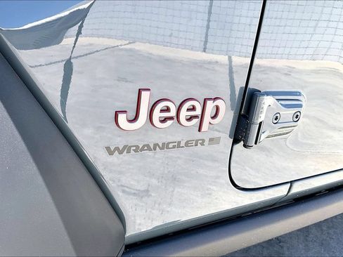 Certified 2025 Jeep Wrangler Unlimited Rubicon w/ Convenience Group AWD/4WD image 24